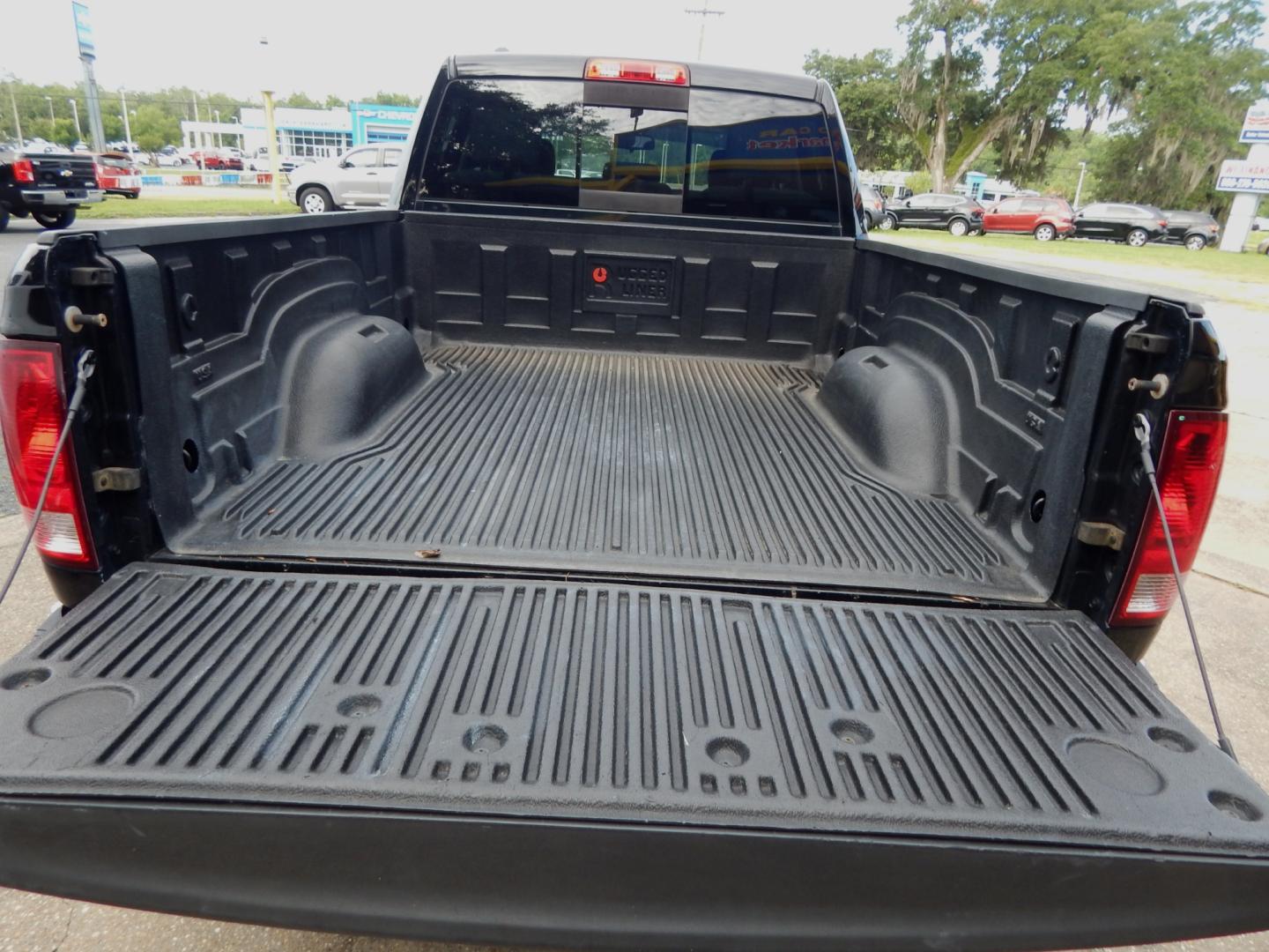 2013 Black /Gray RAM 1500 Big Horn (1C6RR6GG8DS) with an 3.6L engine, Automatic transmission, located at 3120 W Tennessee St, Tallahassee, FL, 32304-1002, (850) 575-6702, 30.458841, -84.349648 - Photo#4